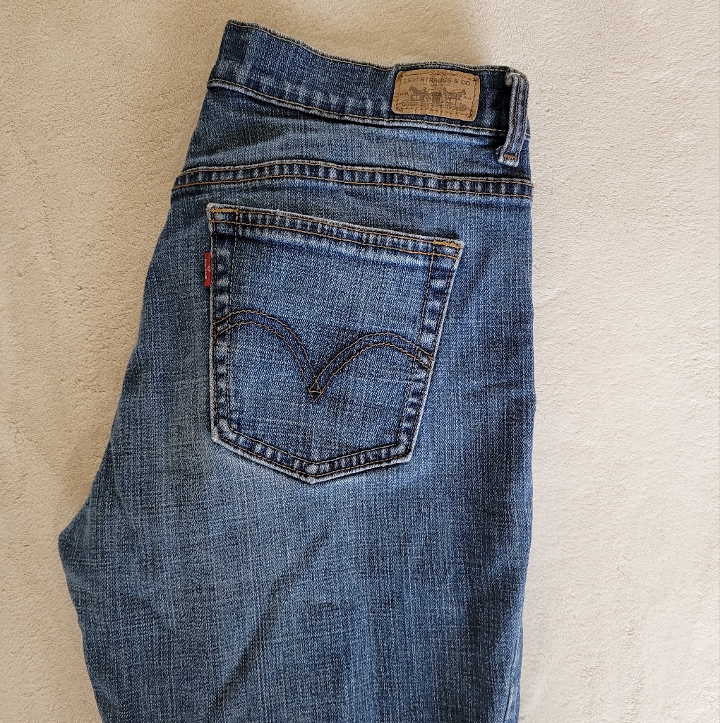 Levis Lowrise Bootcut Jeans